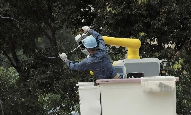 智馭未來，FANUC工業(yè)協作機器人引領電力新一輪變革